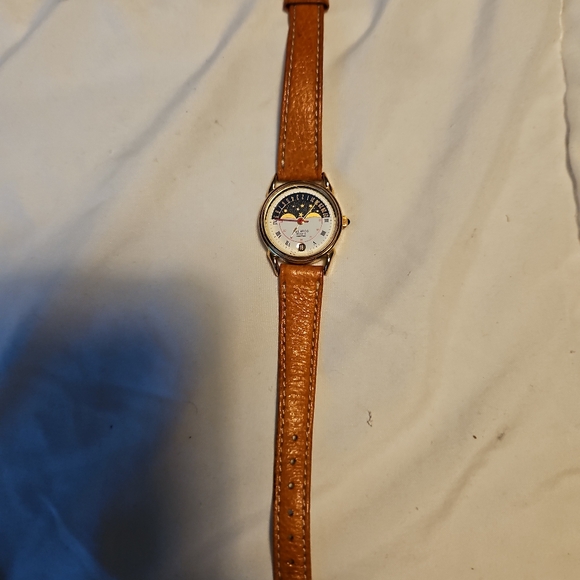 Vintage Helbros Watch - Picture 2 of 2